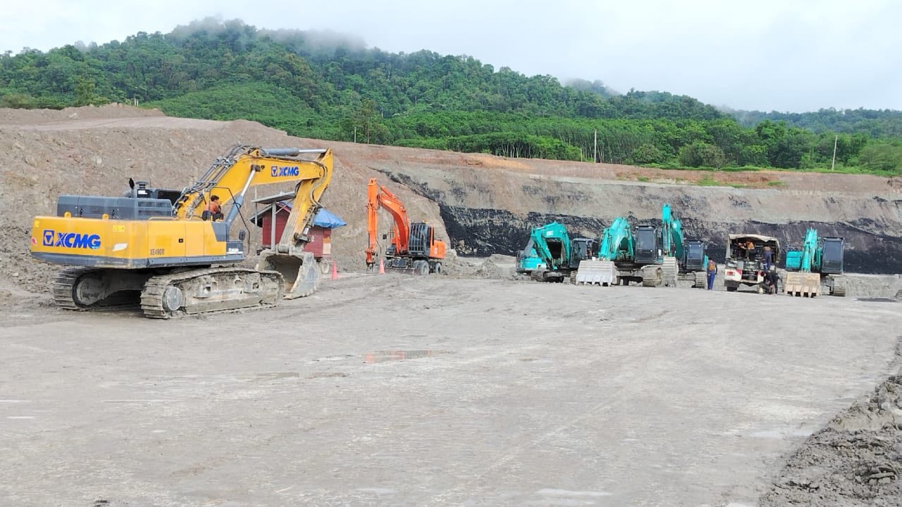 Dump trucks at the loading area